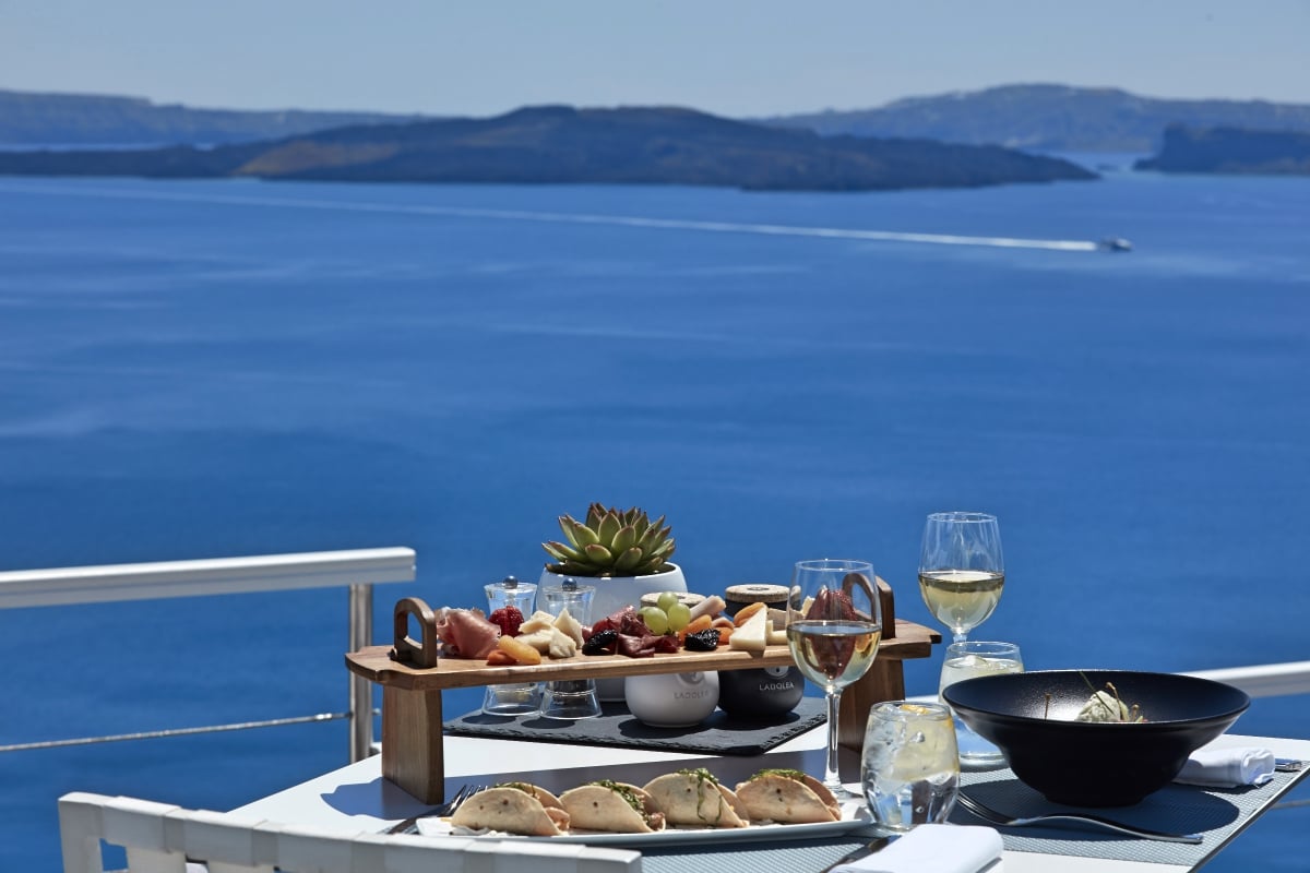 Greece_Oia_Canaves_Oia_Hotel_Infinity_Restaurant_fivestardestination__five_star_destiantion_4