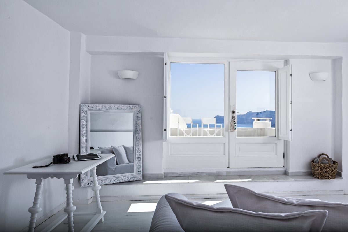 Canaves_Oia_Suites_Superior_Suite_with_plunge_pool_fivestardestination_five_star_destination_6