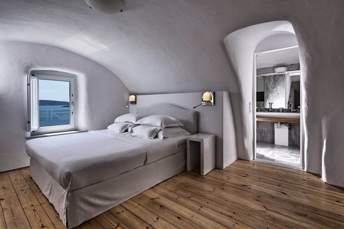Greece_Canaves_Oia_Canaves_Hotel_Grande_Suite_With_Plunge_Pool_fivestardestination__five_star_destiantion_2