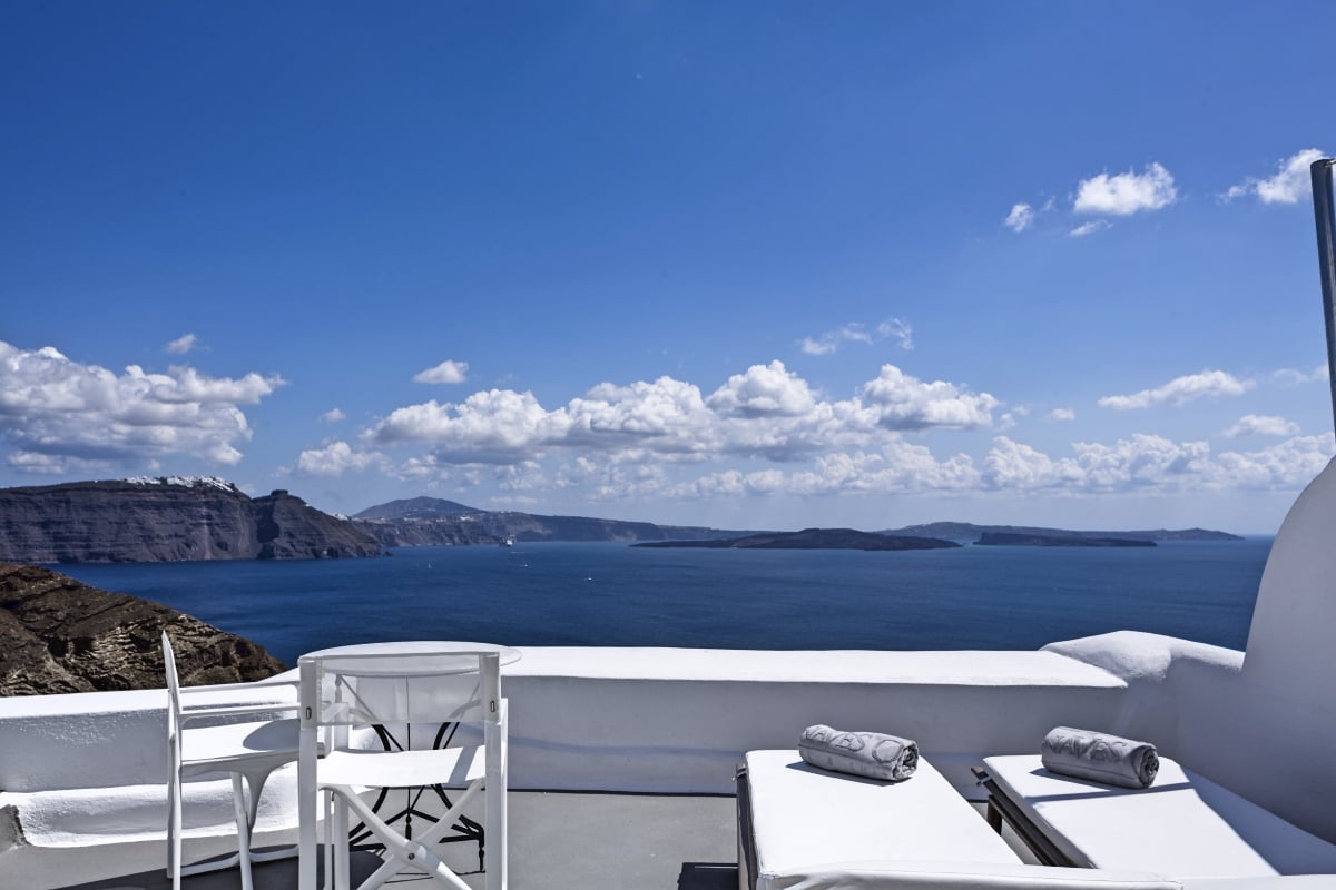 Greece_Canaves_Oia_Canaves_Hotel_Honeymoon_Suite_fivestardestination__five_star_destiantion_6
