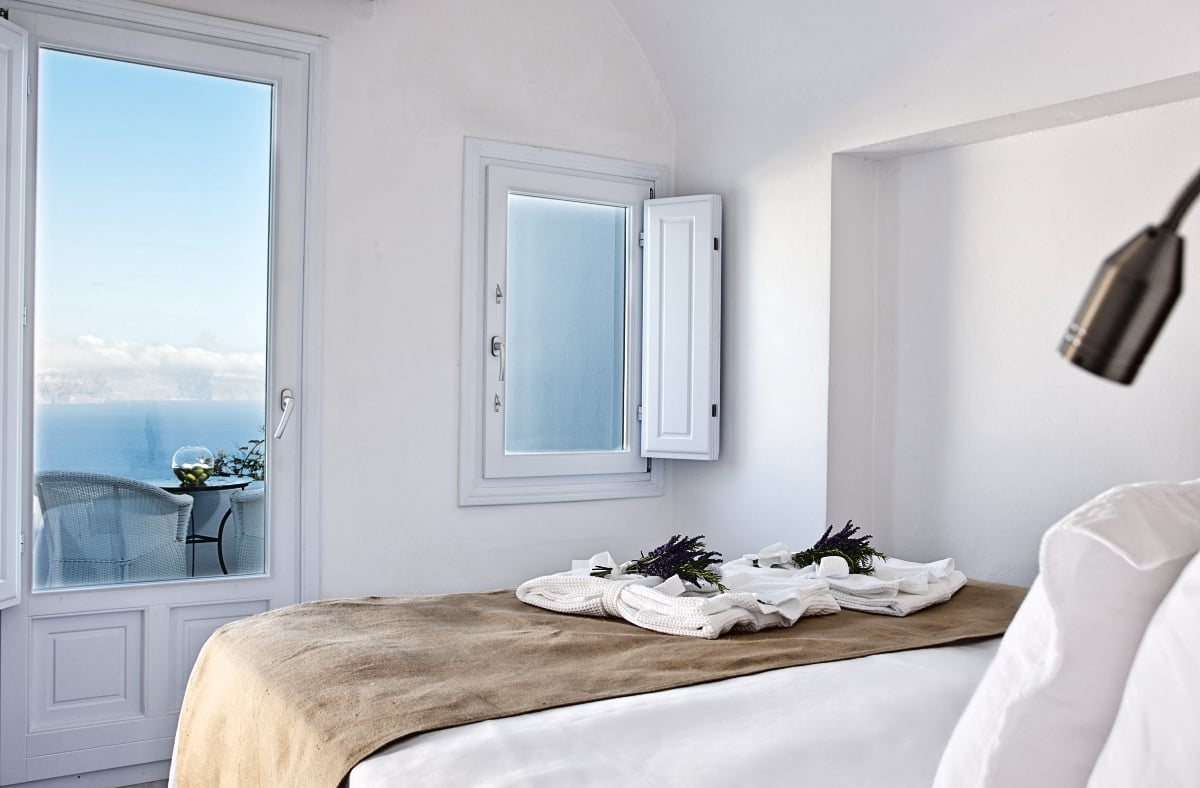Greece_Canaves_Oia_Canaves_Hotel_Superior_Suite_fivestardestination__five_star_destiantion_2