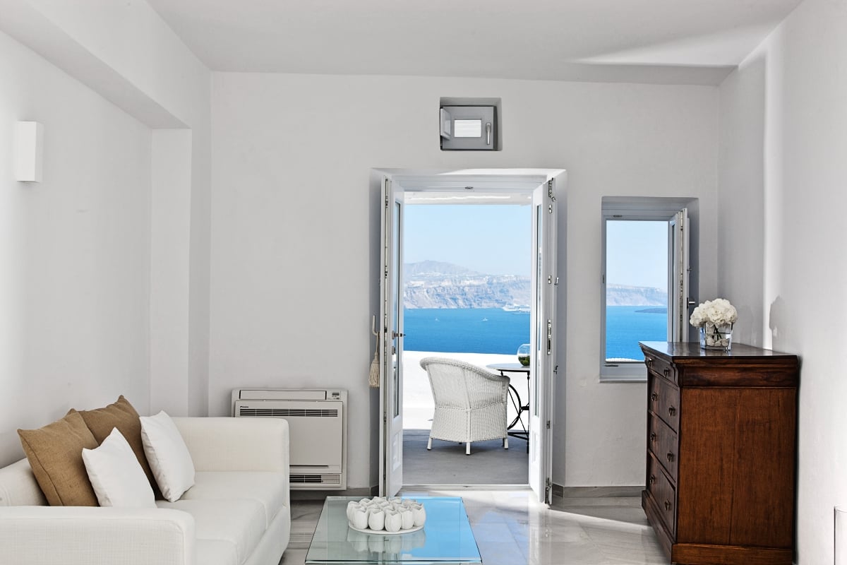 Greece_Canaves_Oia_Canaves_Hotel_Superior_Suite_fivestardestination__five_star_destiantion_3