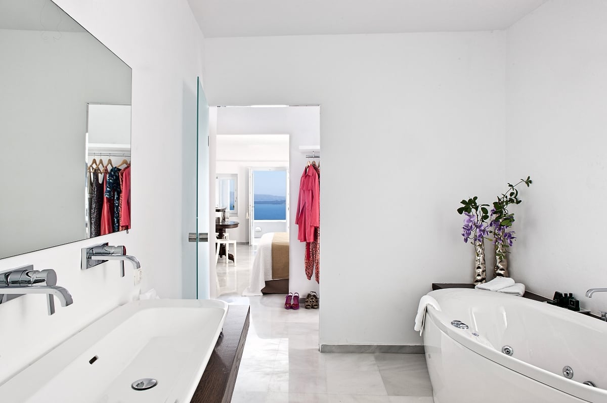 Greece_Canaves_Oia_Canaves_Hotel_Superior_Suite_fivestardestination__five_star_destiantion_4
