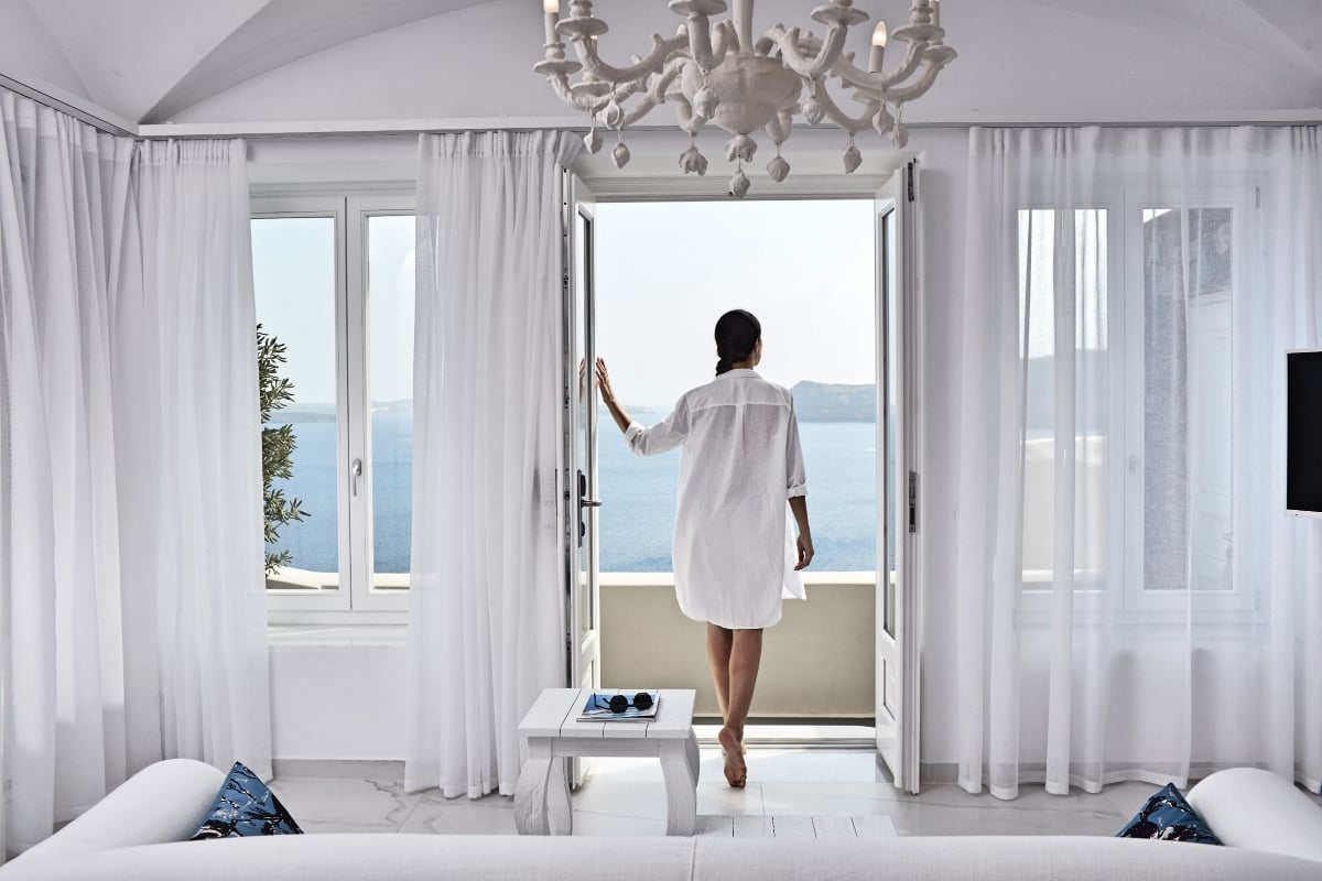 Greece_Canaves_Oia_Suites_Executive_Suite_with_cave_pool_fivestardestination_five_star_destination_21